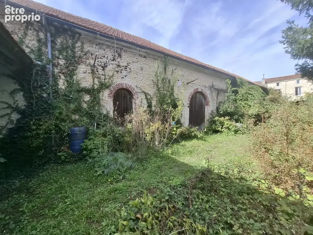 Grande maison en pierre avec deux grandes granges et jardins privés - photo 15