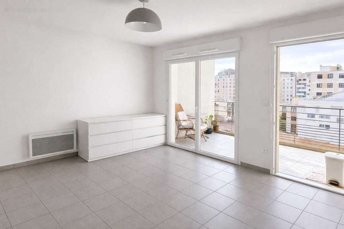Appartement à MARSEILLE-4E