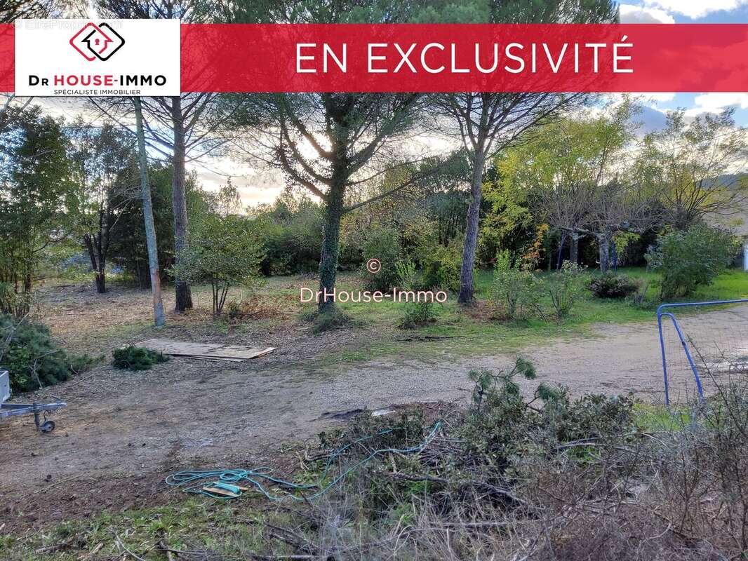 Terrain à SAINT-JULIEN-LES-ROSIERS