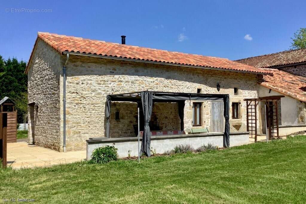Propriété De Caractère Sur 2 Hectares Avec Deux Gîtes, Piscine Et Fort Potentiel De Développement - photo 28