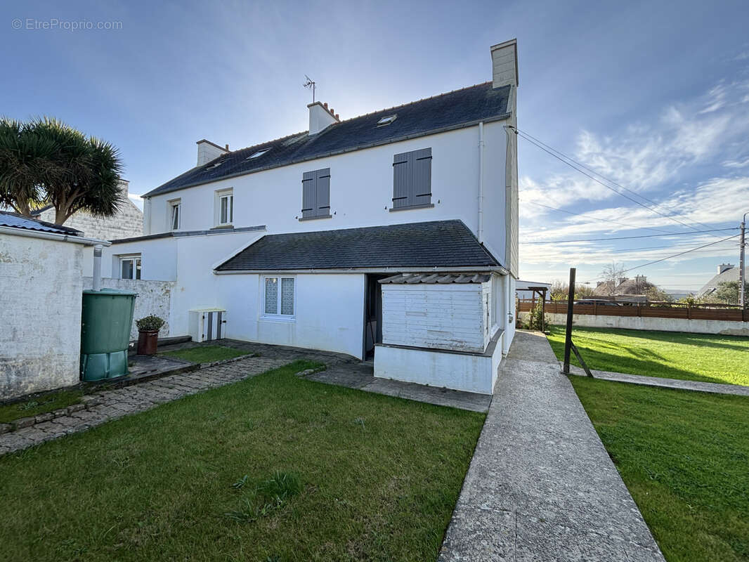 Maison à LE RELECQ-KERHUON