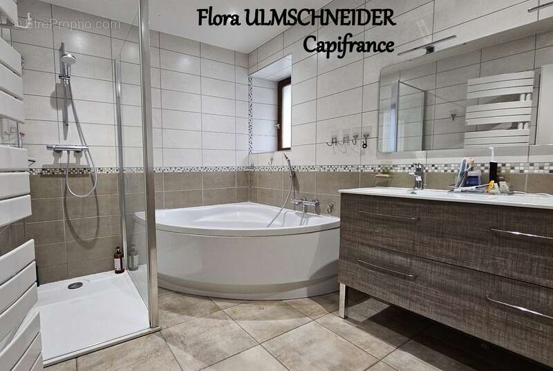 Authenticité et espace : grande maison mitoyenne en pierre avec 5 chambres à vendre à CHINDRIEUX avec garage et terrain proche d - photo 10