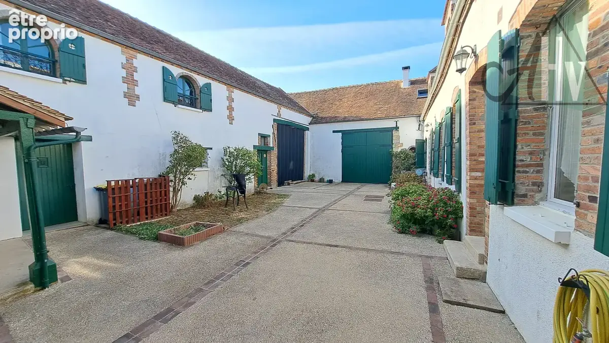 COURLON (89) - Belle maison de charme de 245 m2 avec 4 chambres, grande grange et dépendances. - photo 22