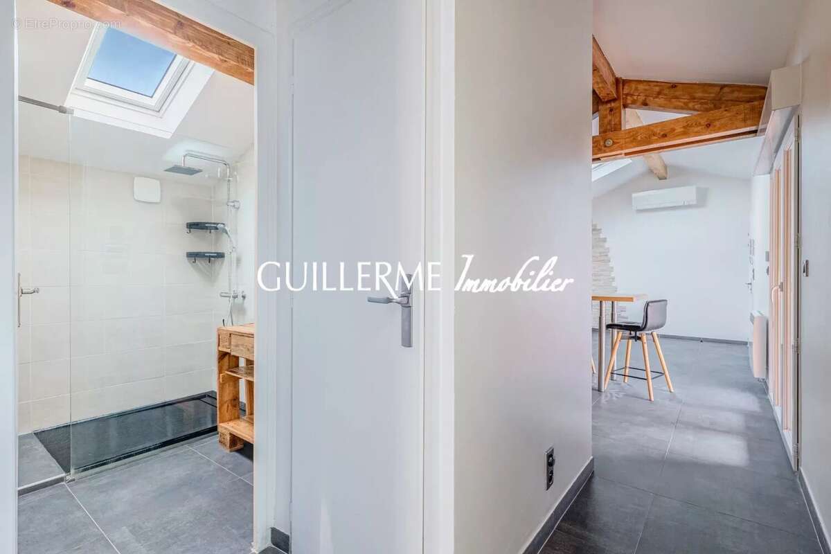 Appartement à GREZIEU-LA-VARENNE