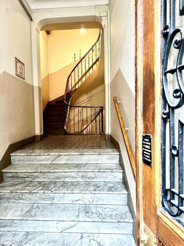Appartement à MARSEILLE-4E