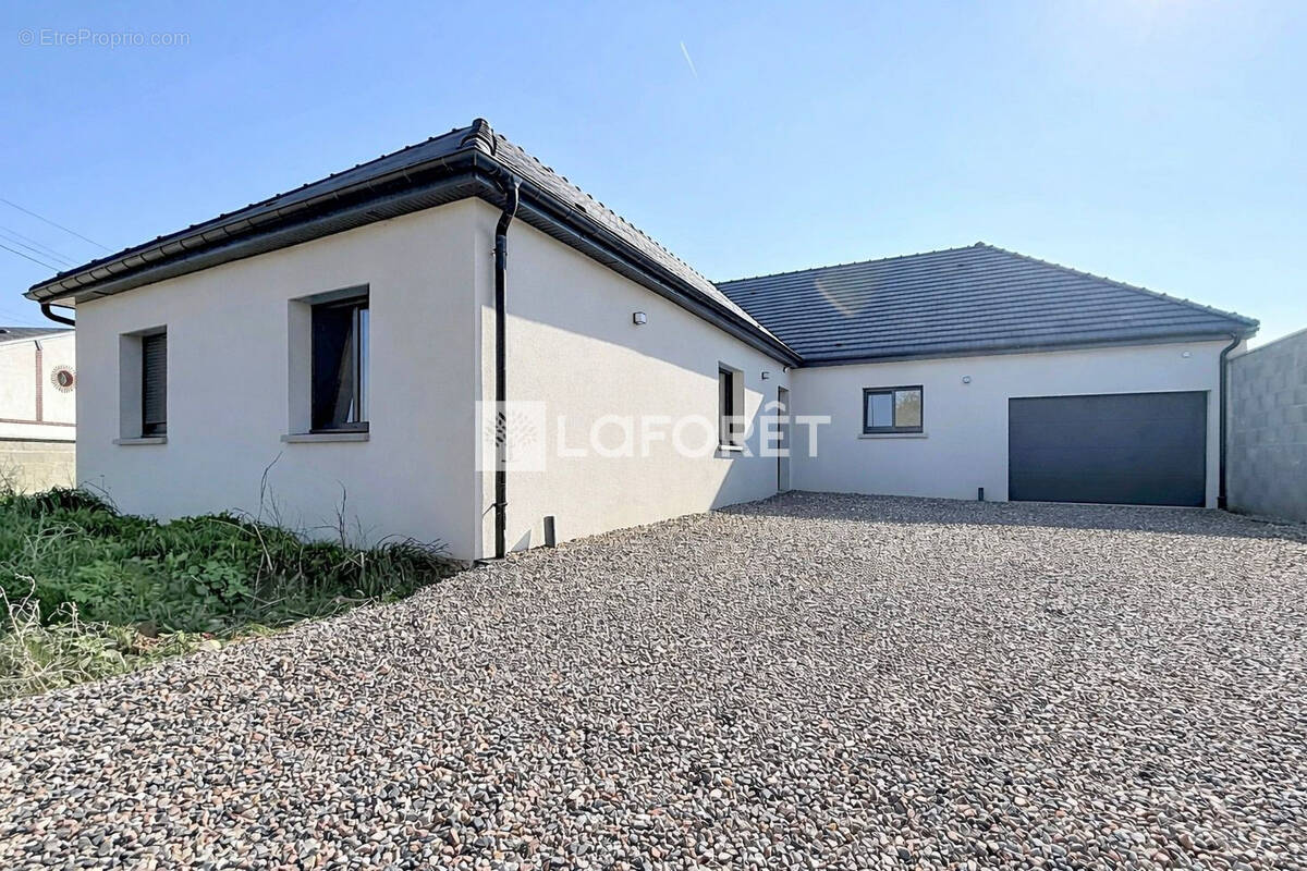 Maison à FONTAINE-LA-GUYON