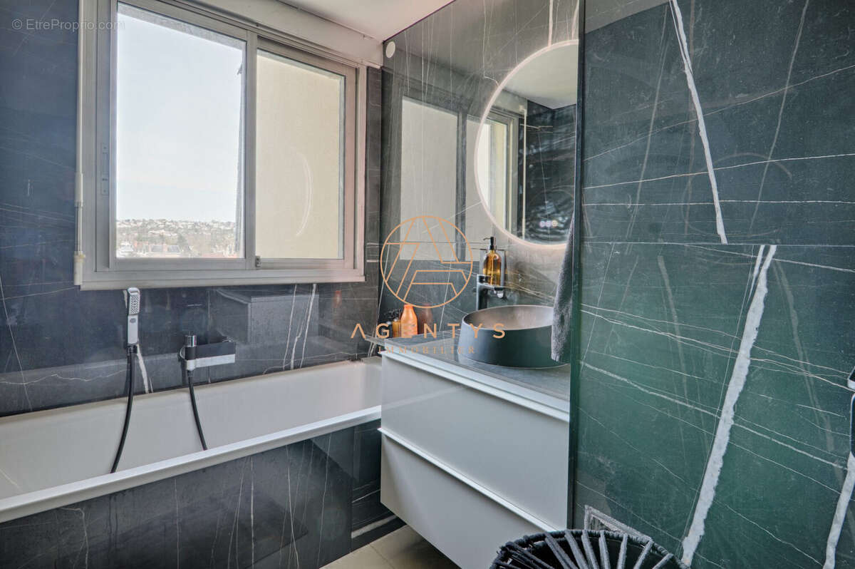 Appartement à SAINT-MAUR-DES-FOSSES