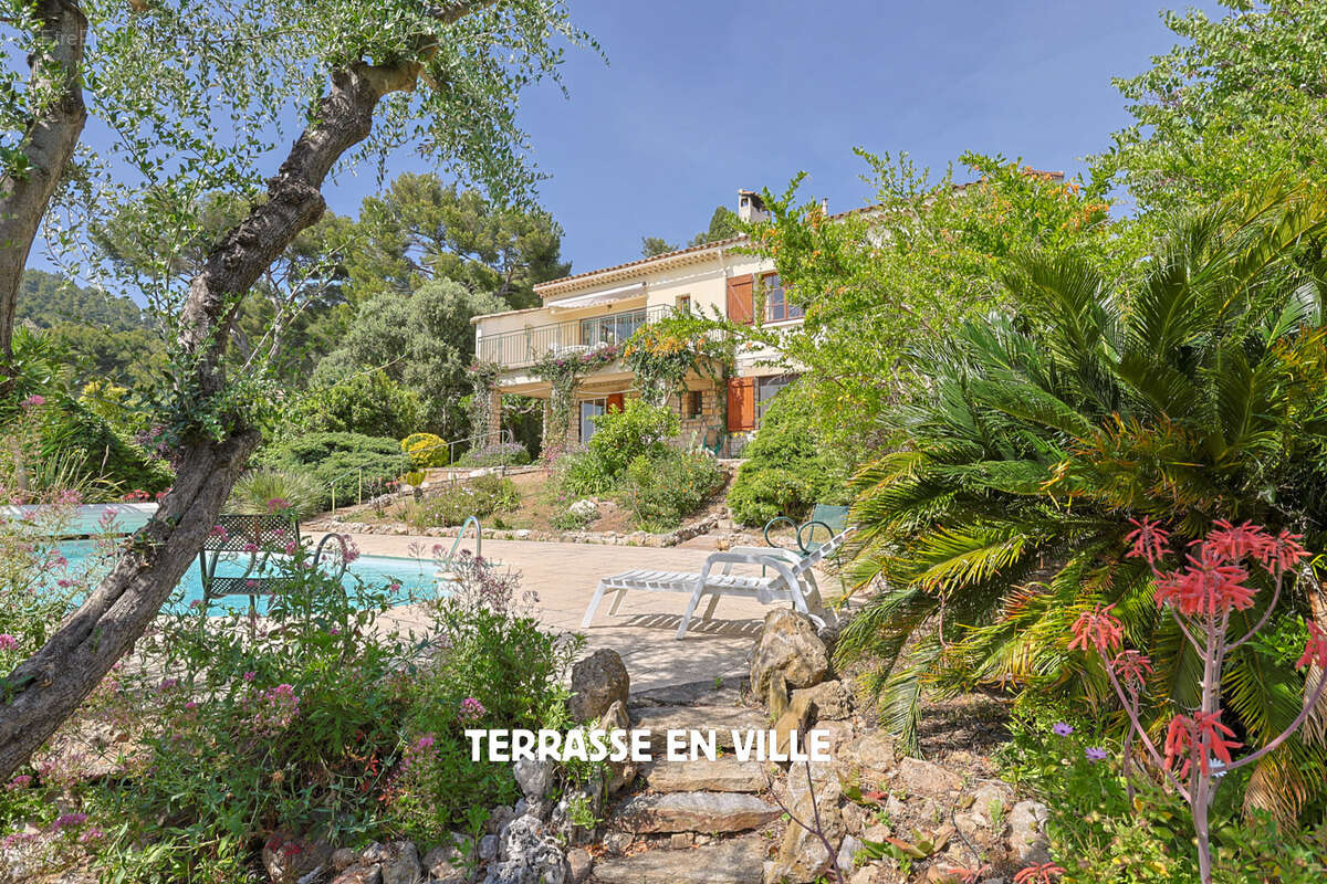 Maison à CARQUEIRANNE