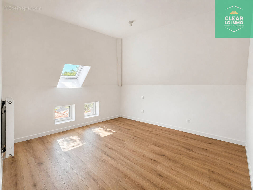 Appartement à SEMECOURT