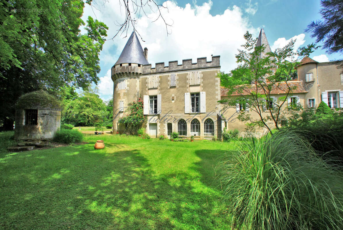 Maison à CHAMPAGNAC-DE-BELAIR