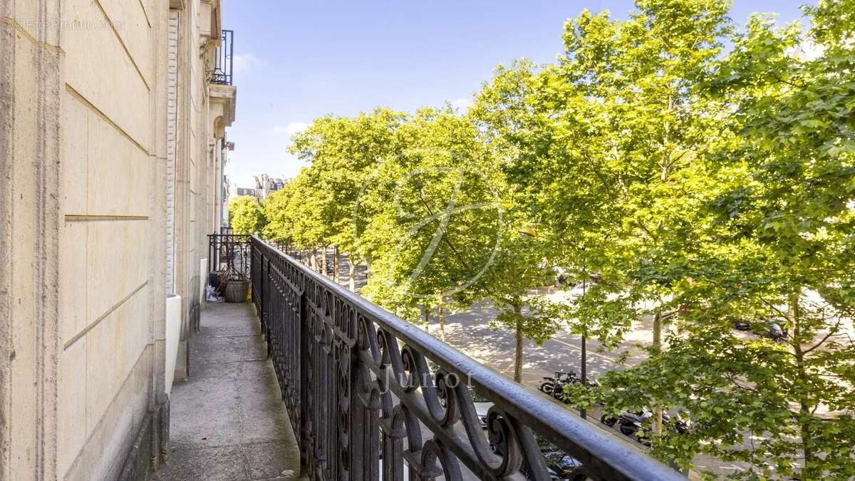 Appartement à PARIS-17E
