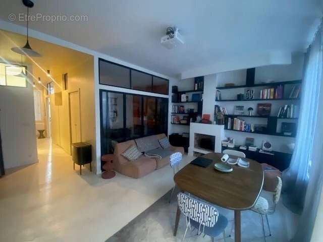 Appartement à PARIS-3E