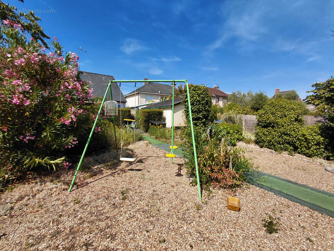 En exclusivité ! Maison de plain-pied avec garage et jardin sur La Flèche... - photo 13