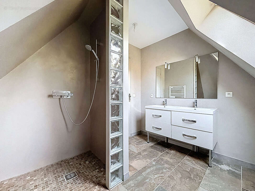 Maison à SAINT-SYLVAIN-D'ANJOU