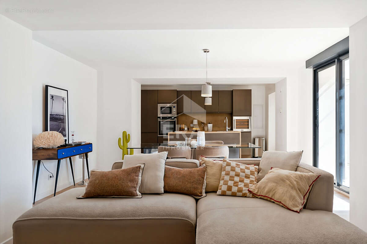 Maison à SIMIANE-COLLONGUE