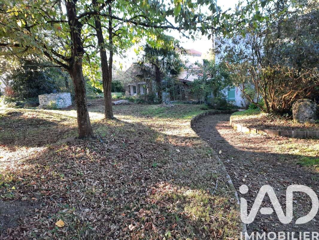 Photo 2 - Maison à SAINT-ETIENNE-DU-BOIS