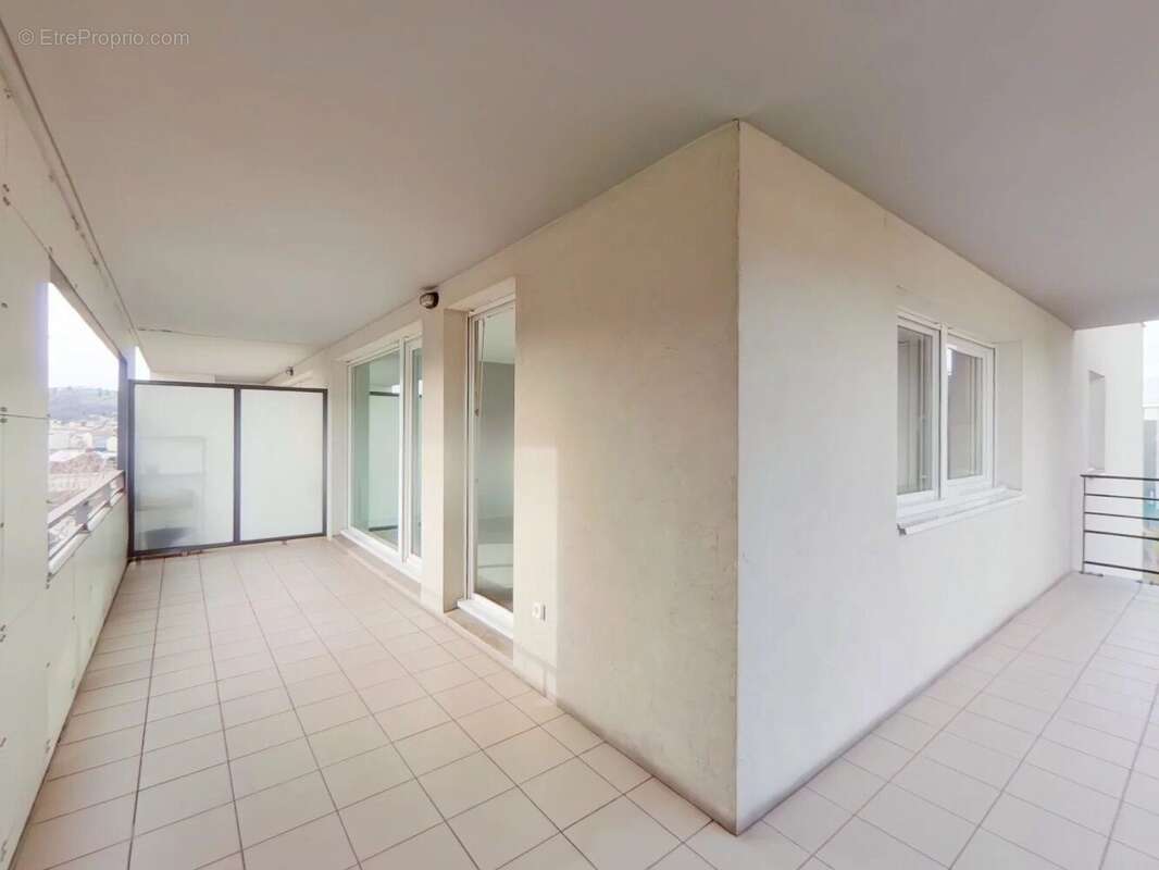 Appartement 69 m² à Saint-Priest-En-Jarez  - photo 3