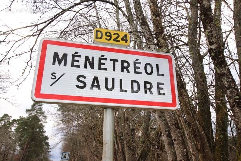 Terrain à MENETREOL-SUR-SAULDRE