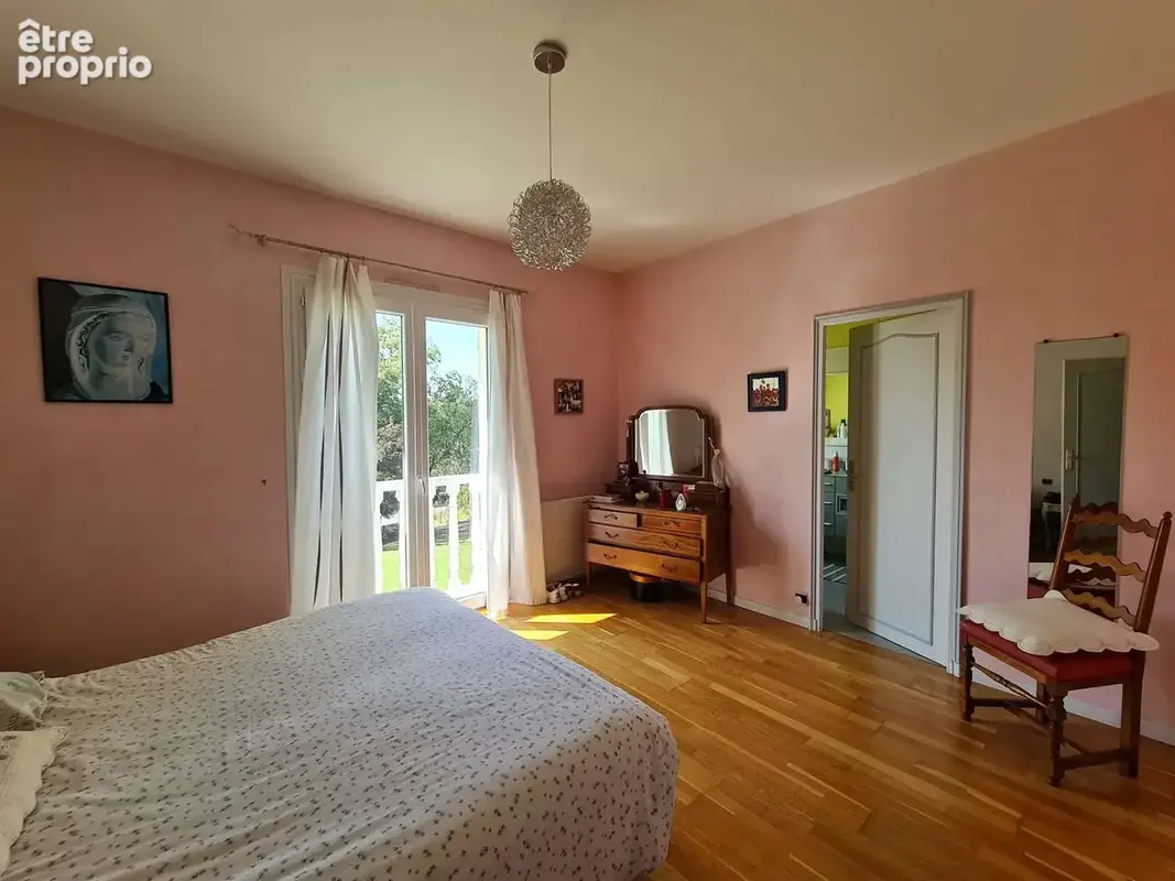Maison familiale de 302m2 sur 3900m2 de terrain - photo 12