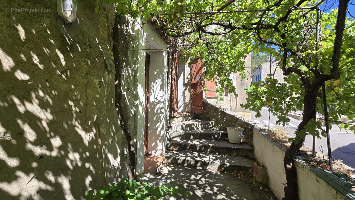 Maison à MEOUNES-LES-MONTRIEUX