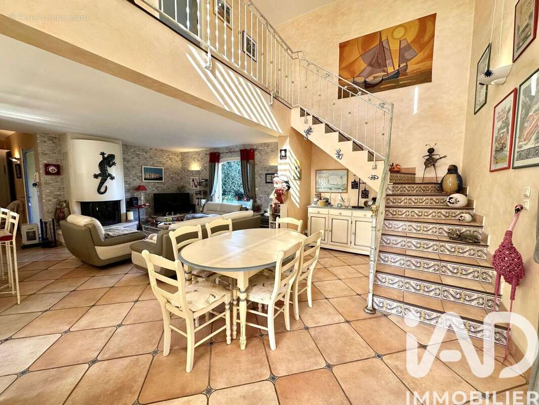 Photo 9 - Maison à ROQUEBRUNE-SUR-ARGENS