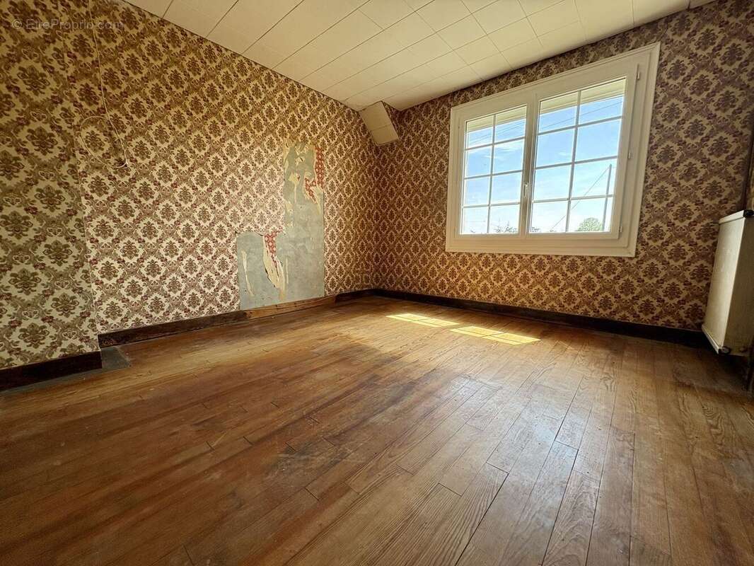 Maison à CONDE-SUR-VIRE