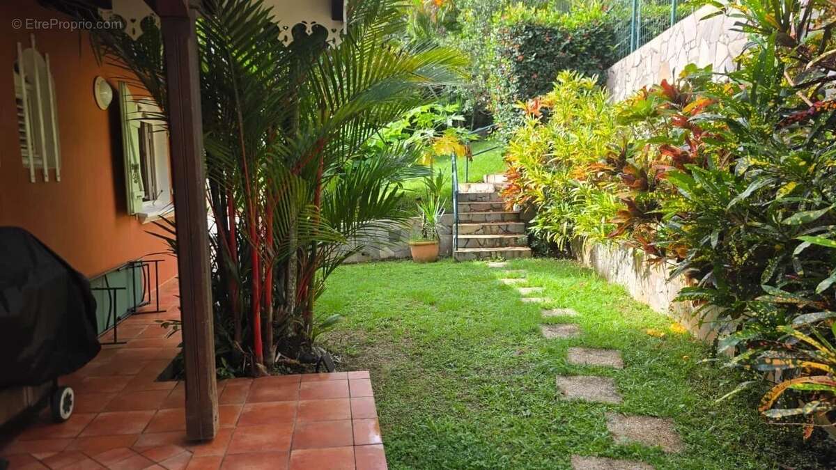 Maison à LES TROIS-ILETS