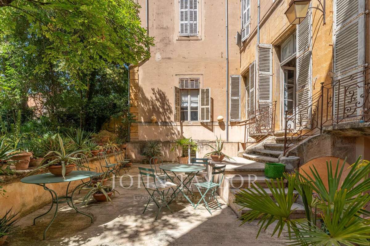 Appartement d'exception avec jardin et piscine au cœur du quartier Mazarin - photo 23