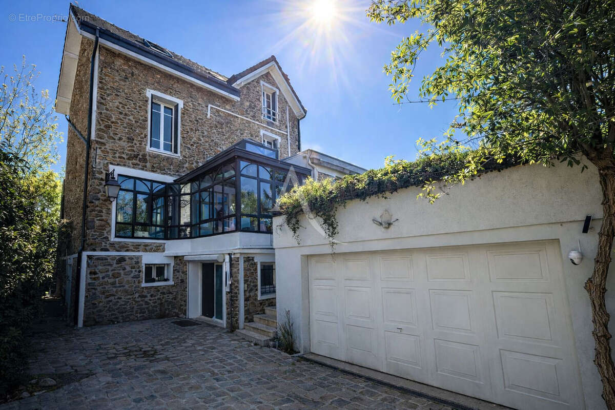 Maison à LE PERREUX-SUR-MARNE