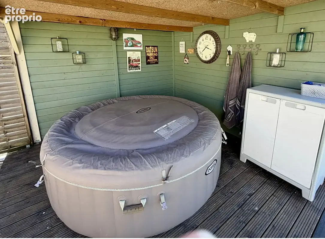 Belles prestations - pavillon de 3 chambres, bar/resto à pied, au calme, tout à l'égout prévu - photo 11
