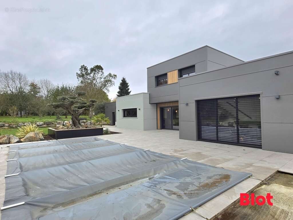 Maison à SAINT-BRICE-EN-COGLES