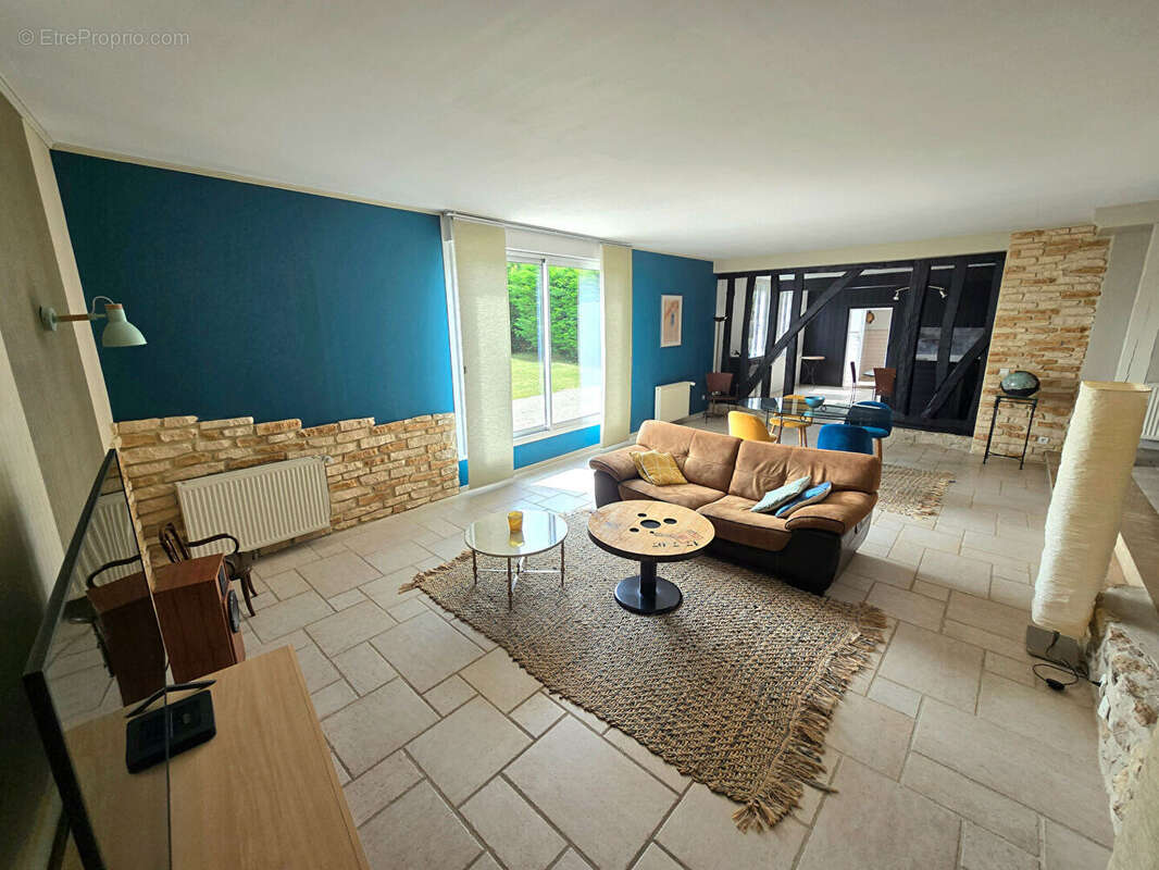 Maison à MONTAULIN