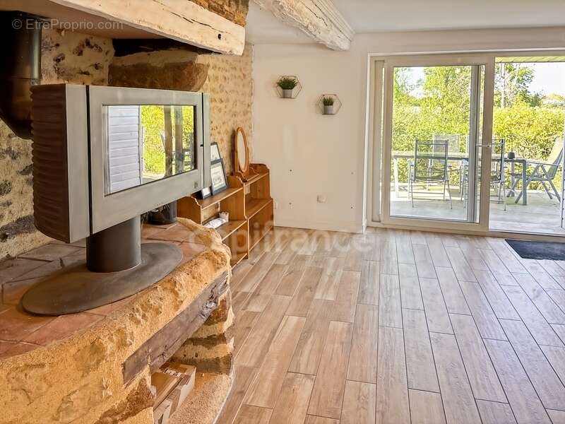 MARESCHE (72) à vendre longère 4 chambres sur 7300 m2 - photo 3