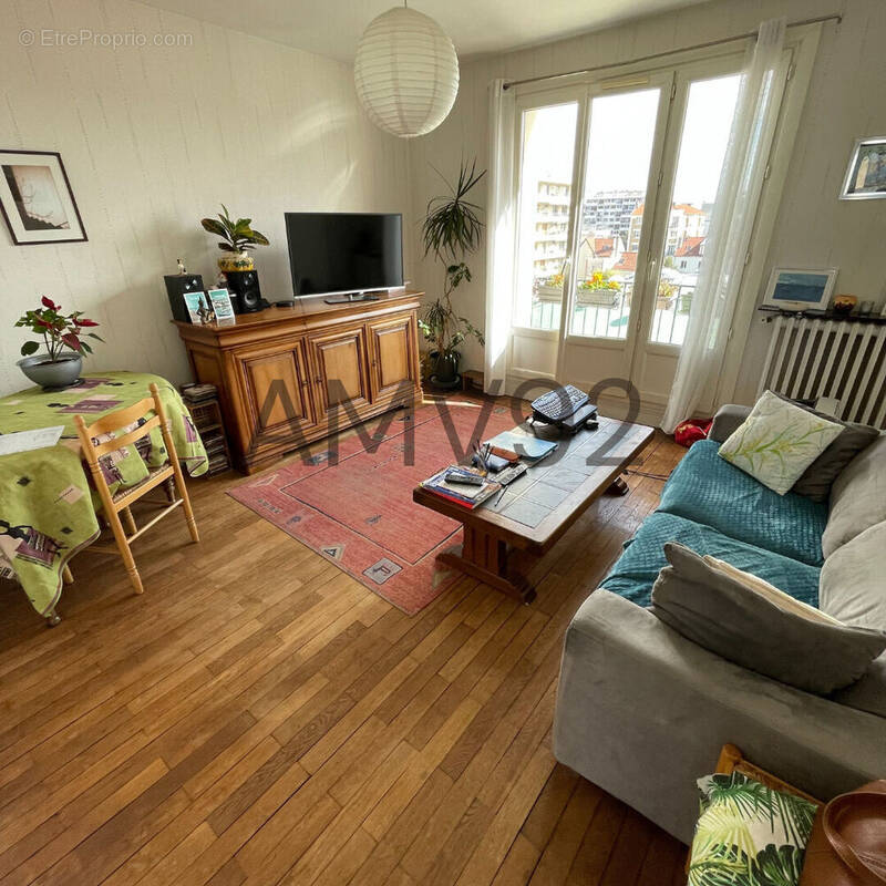Appartement à LA GARENNE-COLOMBES