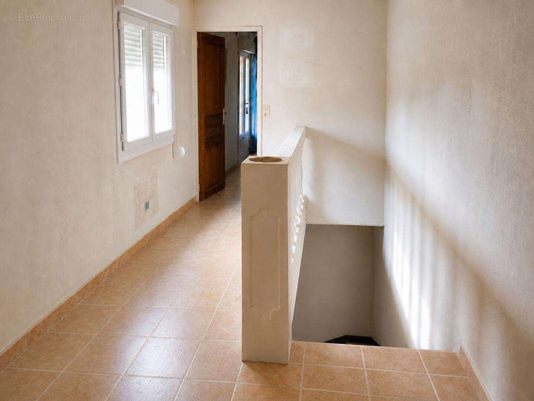 Maison de village, comprenant 1 appartement et 1 studio - photo 7