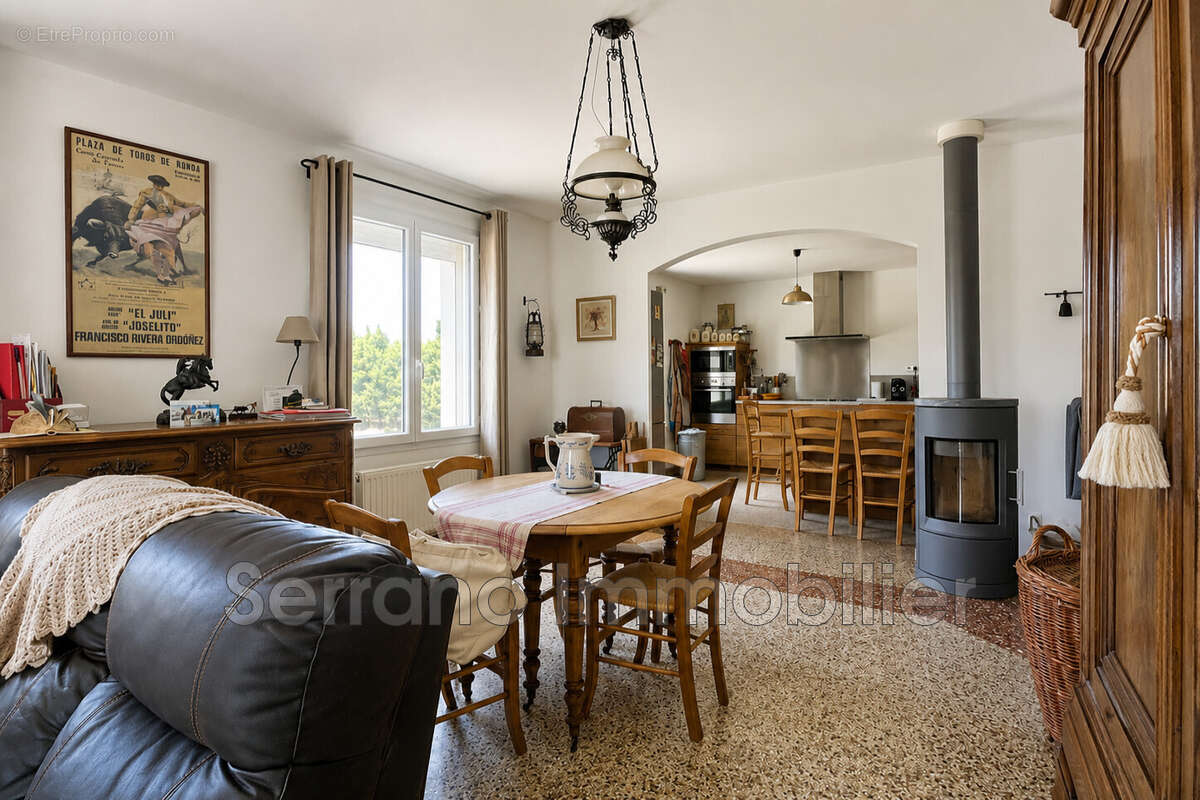 Maison 400 m² à Le Tholonet  - photo 3