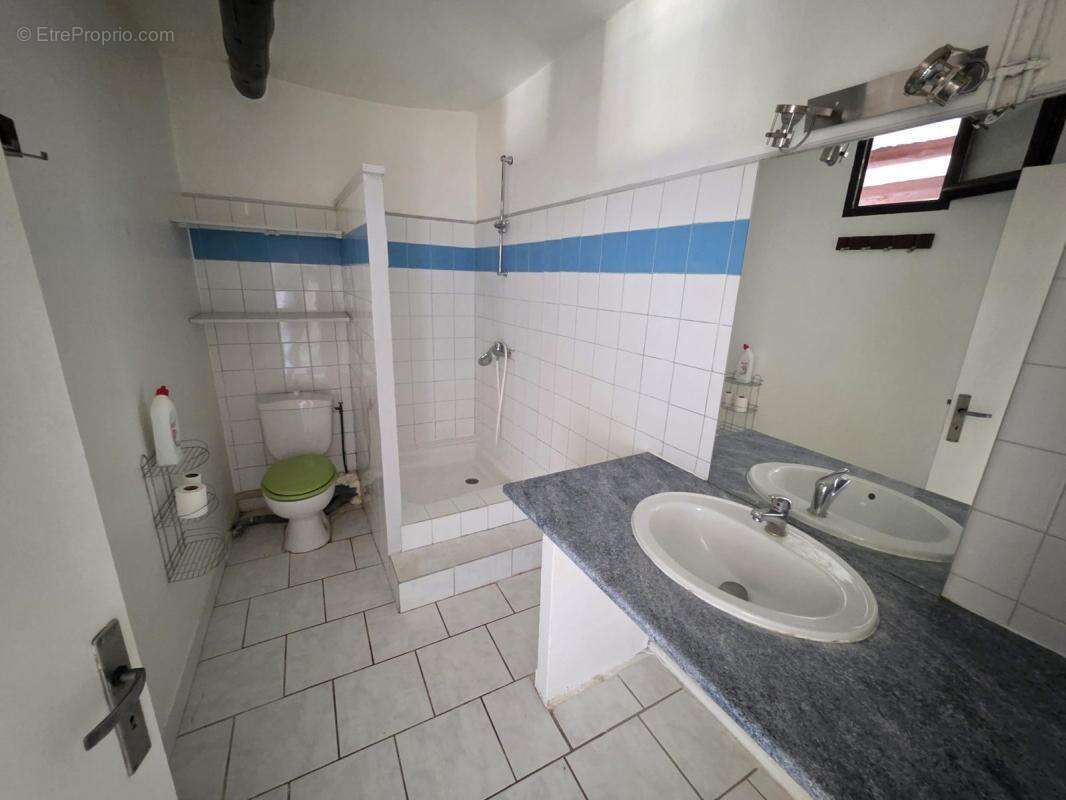 Appartement à MONTAREN-ET-SAINT-MEDIERS