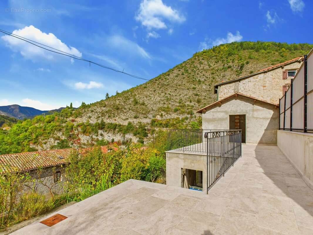Lantosque GORBLAOU Maison à terminer + Appartement + Terrains + Garage Fermé**Vue Montagne - photo 15