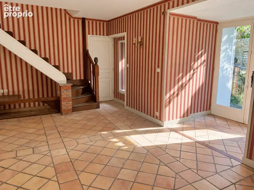 MAISON DE BOURG DE 160 M2 avec Cour et Garage. - photo 6