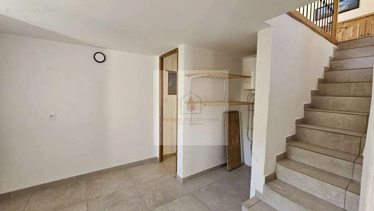 Maison à LE COLLET-DE-DEZE