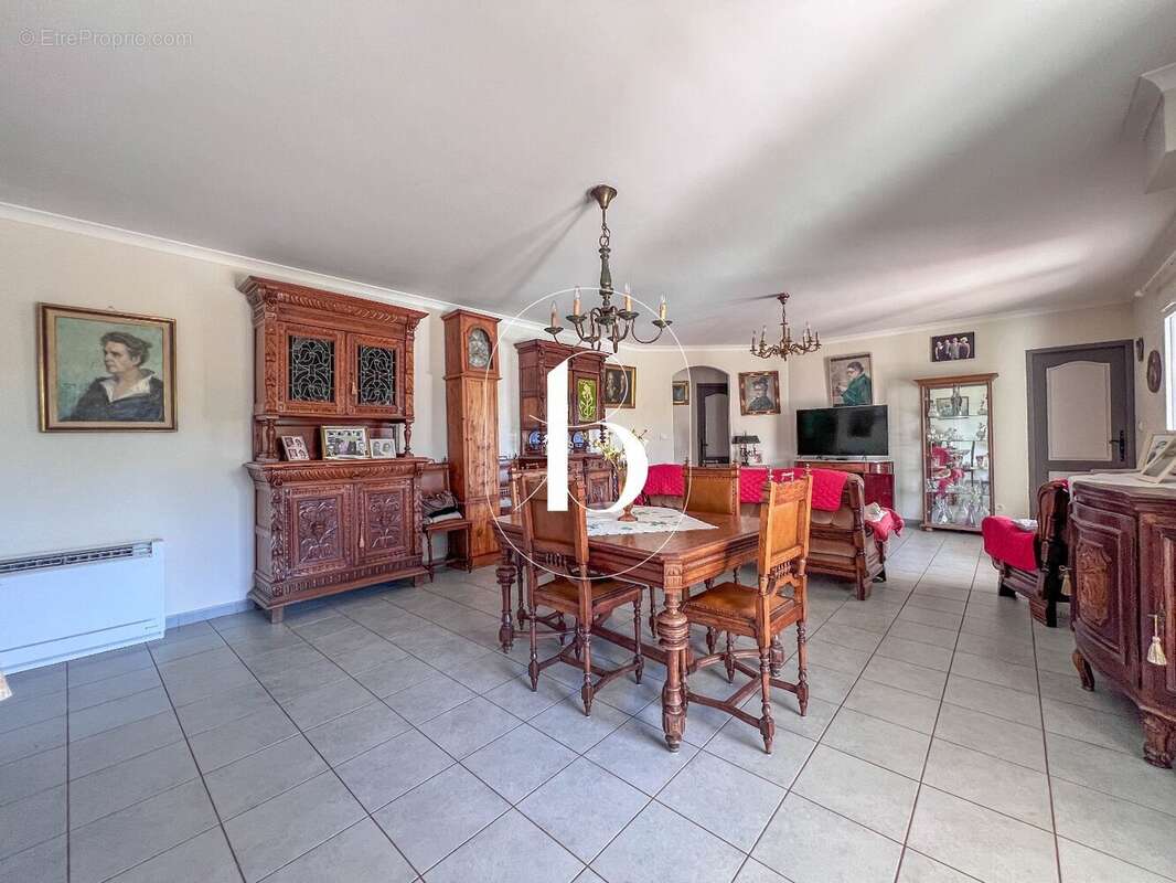 Maison à MEJANNES-LE-CLAP