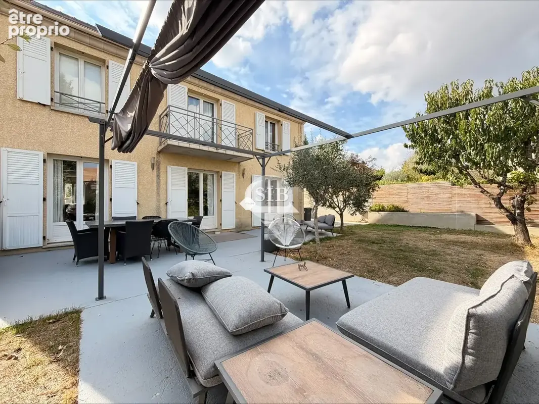 Photo Maison à La Ville-Du-Bois au prix de 495 000€