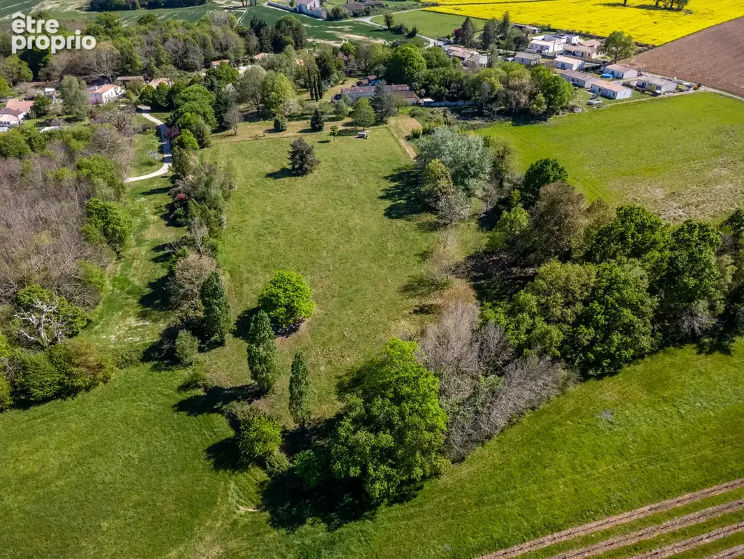 Propriété saintongeaise, 3 logements, 7 chambres, piscine, nombreuses dépendances, terrain 2 hectares - photo 19