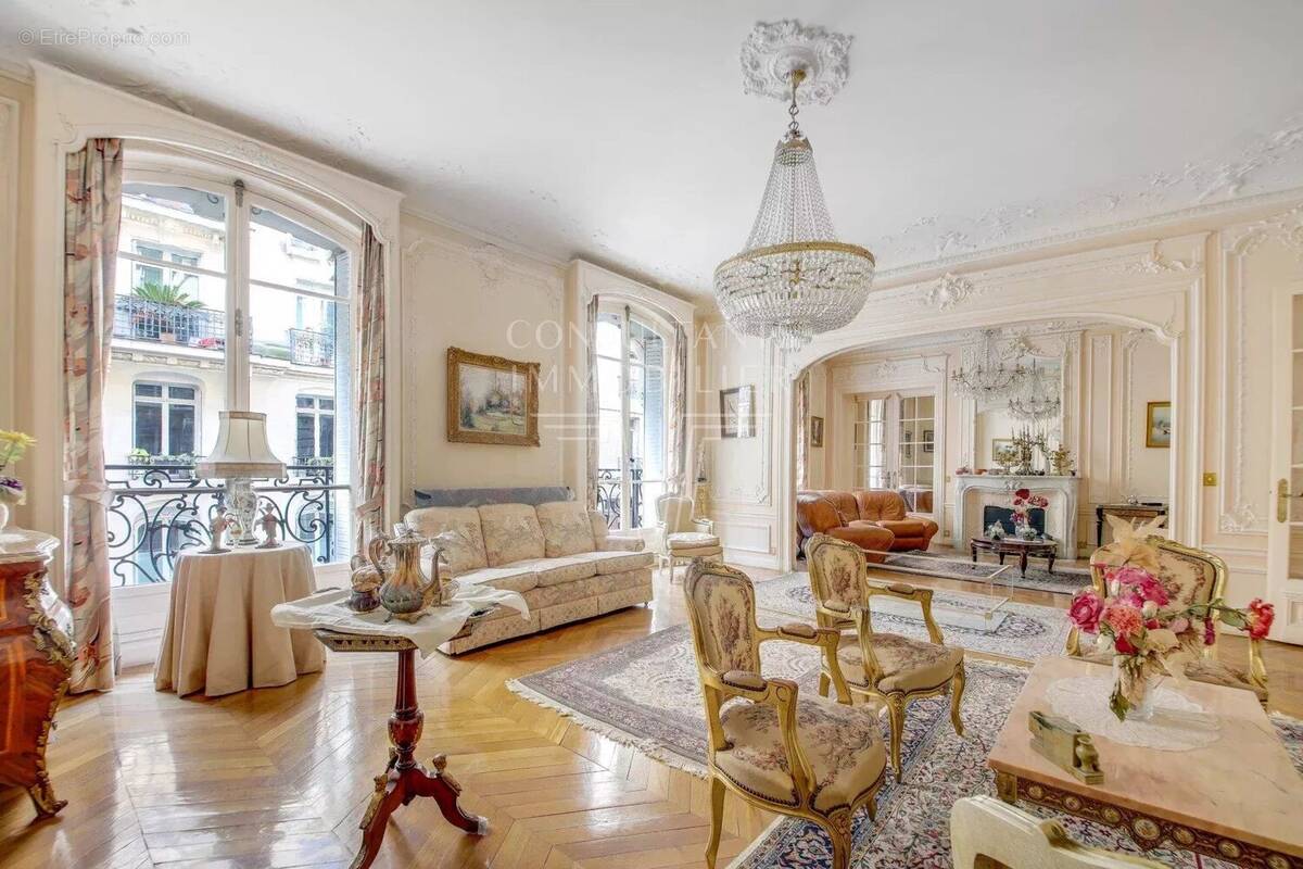 Appartement à PARIS-17E