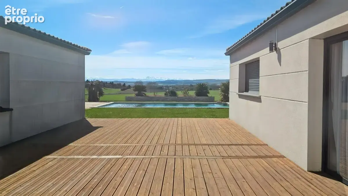 Grande maison de plain-pied avec garage et piscine - photo 18