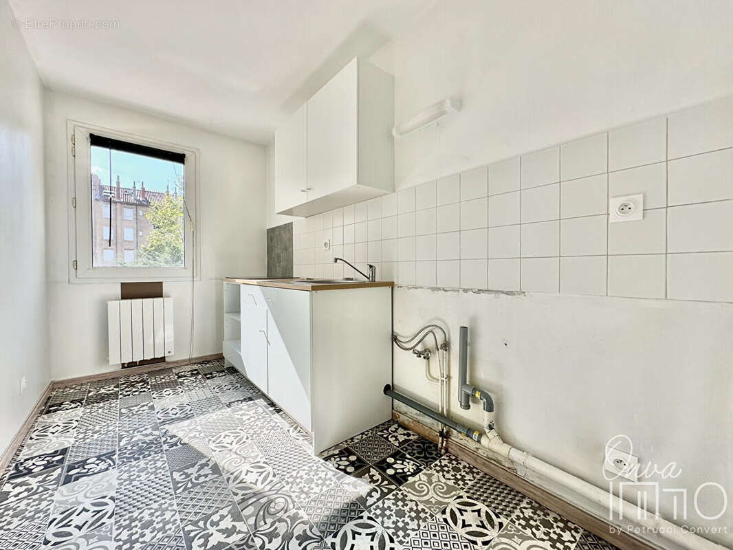 Charpennes -  Spacieux T3 de 70m² avec balcon, cave et stationnements - photo 4