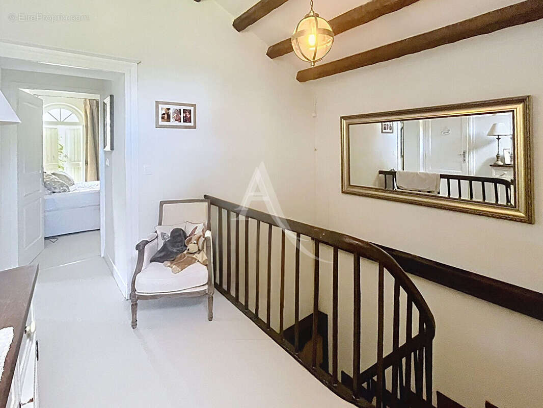 Élégante maison en pierre avec vue dégagée sur la rivière, piscine - photo 13