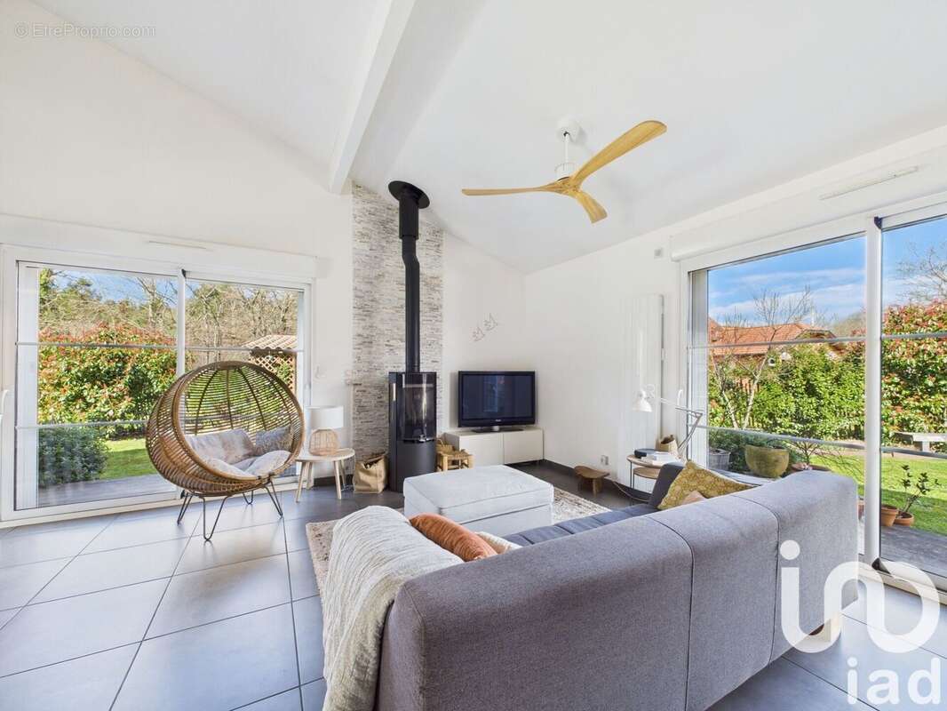 Maison 140 m² à Salles  - photo 6