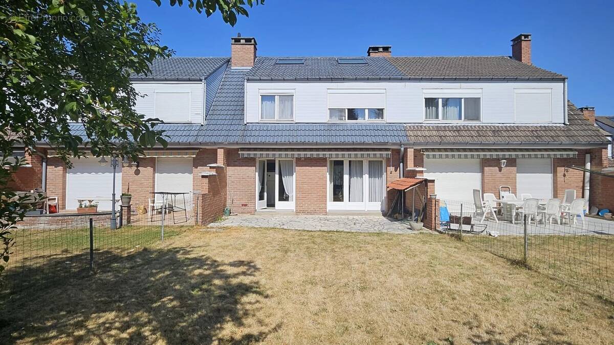 Maison à NEUVILLE-EN-FERRAIN