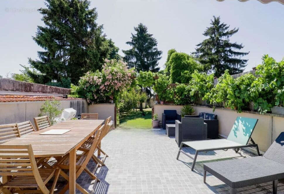 Maison à SAULX-LES-CHARTREUX